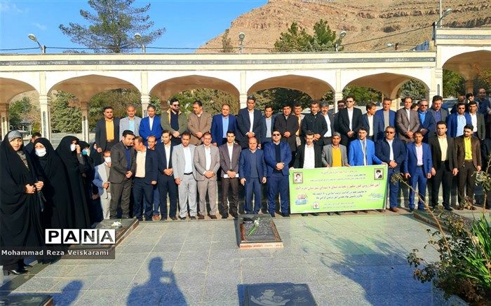 برگزاری آیین غبارروبی گلزار مطهر شهدا در لرستان
