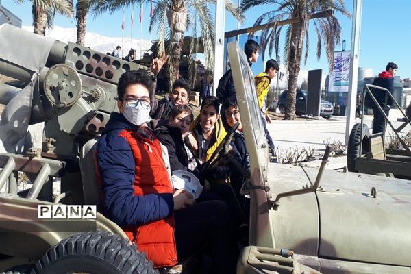 بازدید جاماندگان راهیان نور از باغ موزه انقلاب اسلامی و تجدید پیمان با آرمان‌های دفاع مقدس