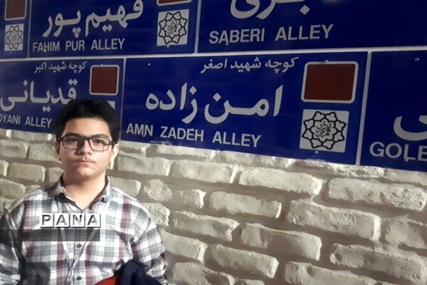 بازدید جاماندگان راهیان نور از باغ موزه انقلاب اسلامی و تجدید پیمان با آرمان‌های دفاع مقدس