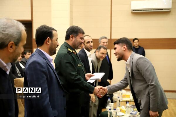 نخستین همایش ملی تجلیل از دبیران منتخب درس آمادگی دفاعی کشور