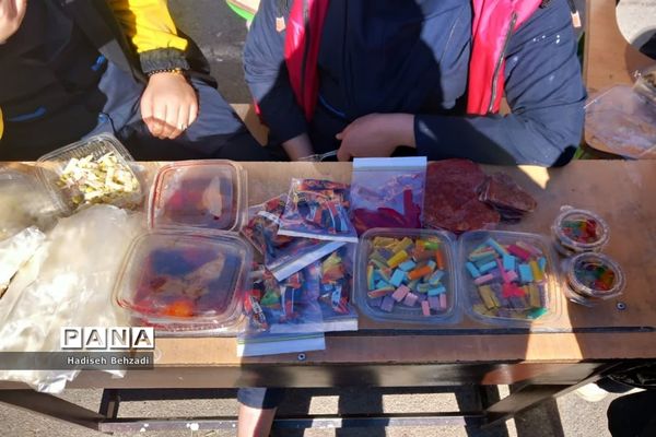 بازارچه آموزش کسب و کاردانش‌آموزان آموزشگاه آیت‌الله گلپایگانی اسلامشهر