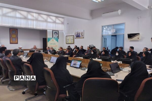 دیدار جمعی از فعالین حوزه تربیتی با نماینده ولی فقیه در استان
