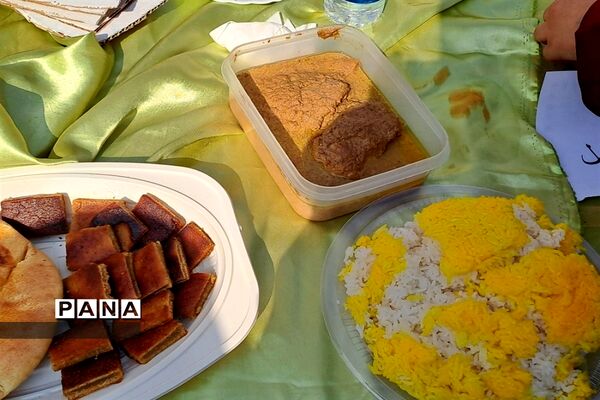 برگزاری جشنواره غذا در دبیرستان سیزده آبان ناحیه یک کرج