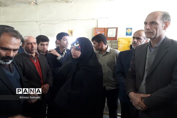 بازدید مدیرکل آموزش و پرورش اصفهان از هنرستان شهید قدوسی نایین