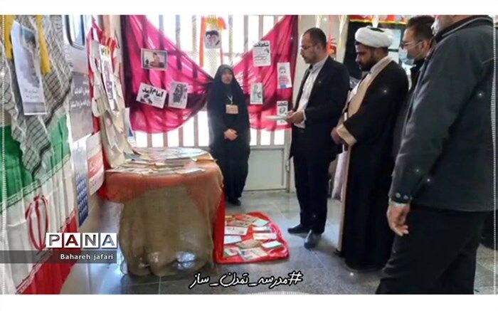 نمایشگاه مدرسه انقلاب دبیرستان شهید هیاتیان نایین