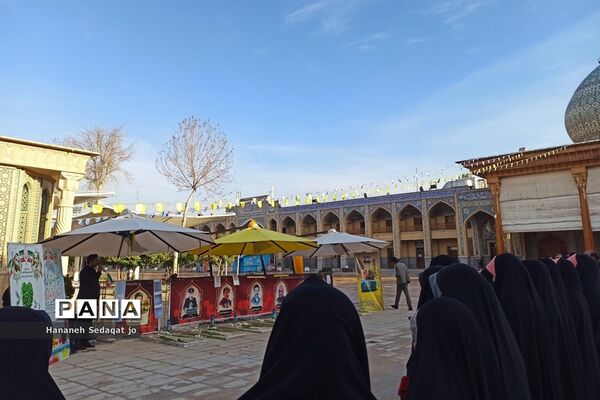 آیین غبارروبی و گل افشانی قبور شهدای حمله تروریستی شاهچراغ(ع) در آغاز هفته امور تربیتی و تربیت اسلامی