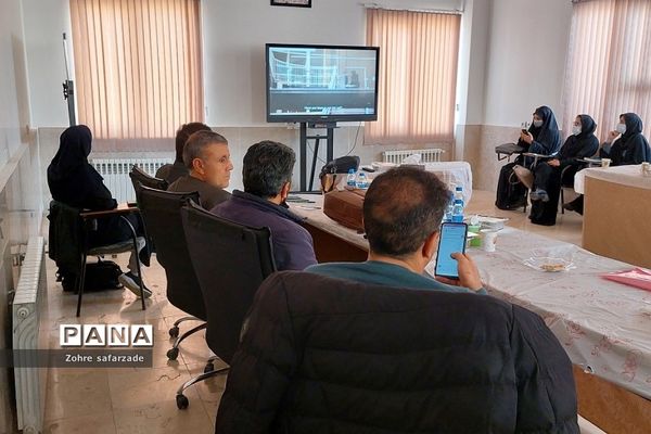 کارگاه پیشگیری از خودکشی و راهکارهای مداخله‌ای در آموزش و پرورش رودهن