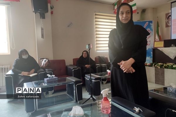 کارگاه پیشگیری از خودکشی و راهکارهای مداخله‌ای در آموزش و پرورش رودهن