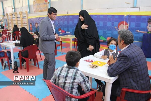 رقابت 900 دانش‌آموز ناحیه چهار شیراز در المپیاد بازی‌های فکری رویش