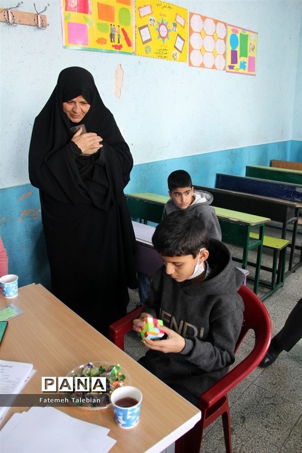 رقابت 900 دانش‌آموز ناحیه چهار شیراز در المپیاد بازی‌های فکری رویش