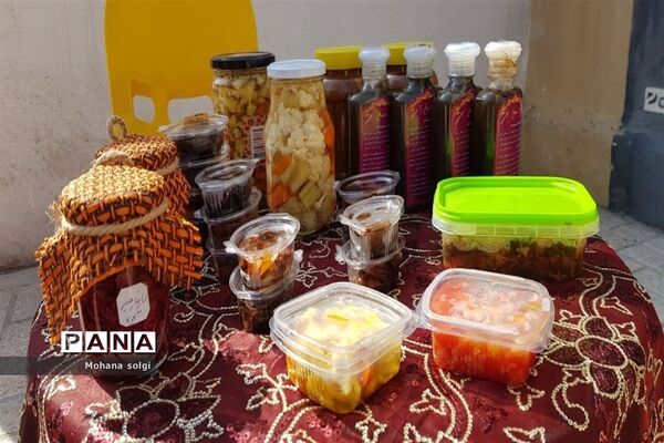 برپایی غرفه‌های فروش دست سازه‌های دانش‌آموزان مدرسه مهلا ملارد