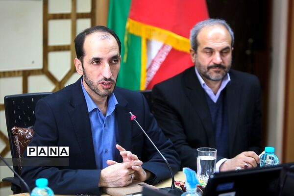 نشست نمایندگان منتخب دانش‌آموزان با معاون آموزش متوسطه وزارت آموزش و پرورش