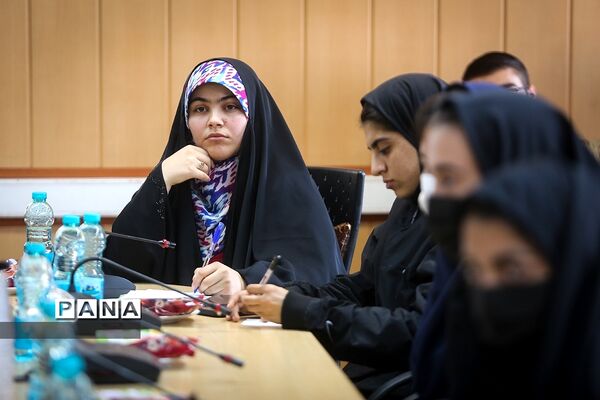 نشست نمایندگان منتخب دانش‌آموزان با معاون آموزش متوسطه وزارت آموزش و پرورش
