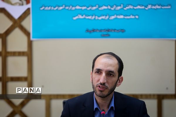 نشست نمایندگان منتخب دانش‌آموزان با معاون آموزش متوسطه وزارت آموزش و پرورش