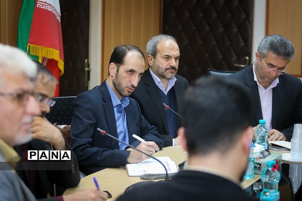 نشست نمایندگان منتخب دانش‌آموزان با معاون آموزش متوسطه وزارت آموزش و پرورش