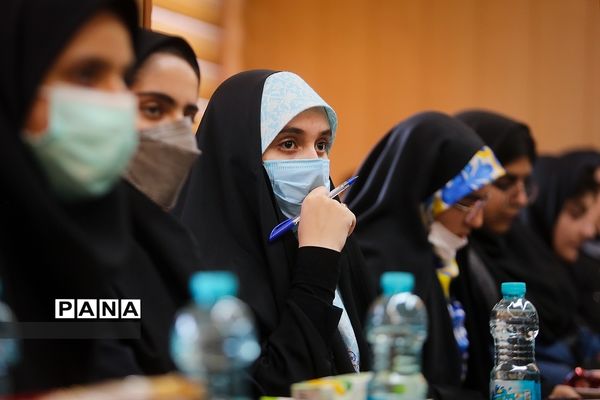 نشست نمایندگان منتخب دانش‌آموزان با معاون آموزش متوسطه وزارت آموزش و پرورش