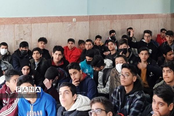 کارگاه مشاوره‌ هدایت تحصیلی و انگیزشی ویژه پایه نهم در دبیرستان دارالفنون رودهن