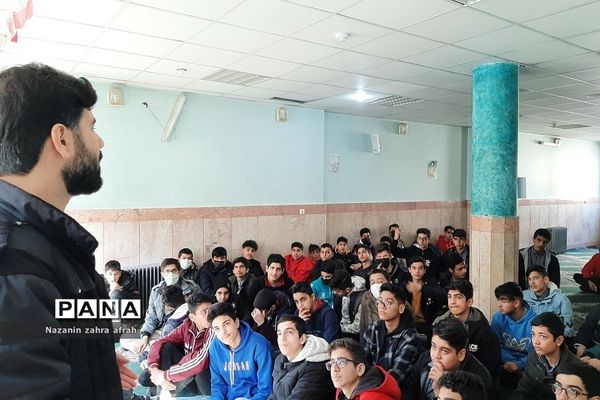 کارگاه مشاوره‌ هدایت تحصیلی و انگیزشی ویژه پایه نهم در دبیرستان دارالفنون رودهن