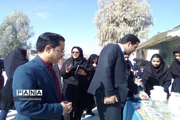 بازدید مدیر آموزش و پرورش خلیل‌آباد از بازارچه کار و فناوری دبیرستان پاکدل