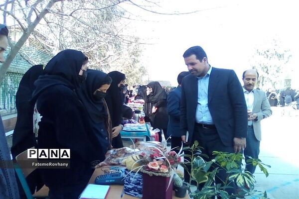 بازدید مدیر آموزش و پرورش خلیل‌آباد از بازارچه کار و فناوری دبیرستان پاکدل