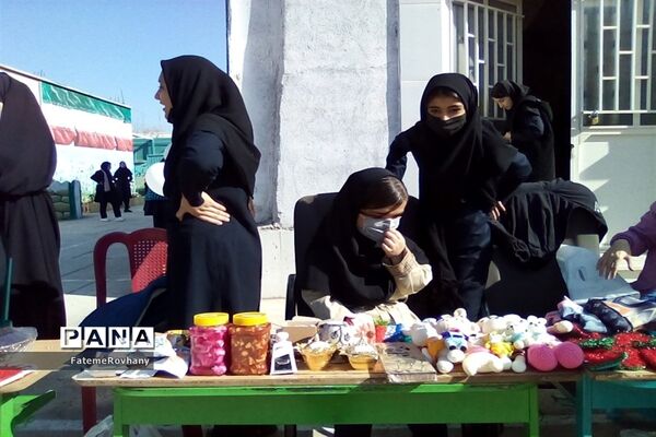 بازدید مدیر آموزش و پرورش خلیل‌آباد از بازارچه کار و فناوری دبیرستان پاکدل