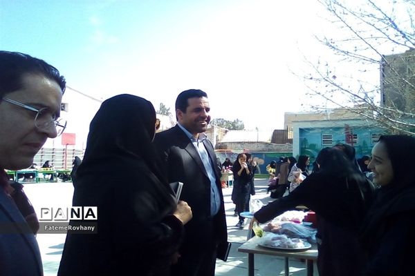 بازدید مدیر آموزش و پرورش خلیل‌آباد از بازارچه کار و فناوری دبیرستان پاکدل