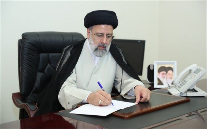 در پی‌جویی اهداف والای انقلاب کبیر اسلامی، ثابت‌قدم و استوار گام برداریم
