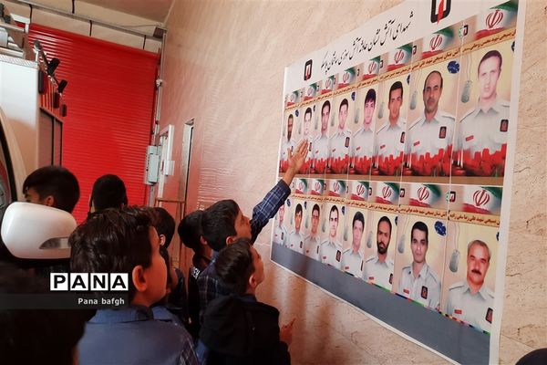 بازدید دانش‌آموزان مدرسه شاهد غدیر بافق از مرکز آتش نشانی