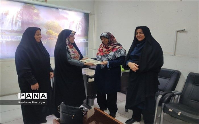 مربیان پرورشی با ارتباط صمیمی بین خود و دانش‌آموزان، موجبات آرامش دانش‌آموزان را فراهم کنند