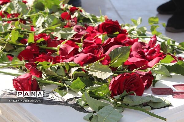 آیین غبارروبی  گلزار شهدا توسط مربیان پرورشی به مناسبت هفته امور تربیتی