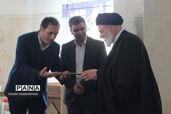 آیین غبارروبی  گلزار شهدا توسط مربیان پرورشی به مناسبت هفته امور تربیتی