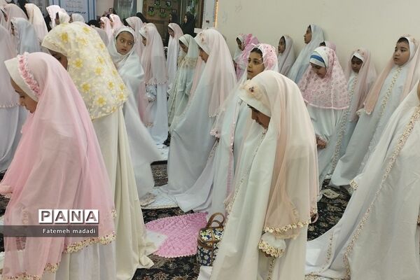 جشن تکلیف دانش‌آموزان دبستان مهرآیین بهارستان 2 در حرم شاه عبدالعظیم حسنی