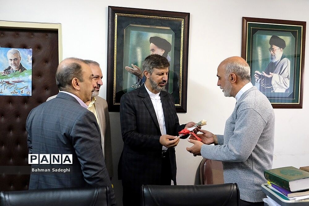 مراسم تجلیل از همکاران معاونت پرورشی و فرهنگی به همت همکاران معاونت آموزش ابتدایی و مرکز بسیج فرهنگیان وزارت آموزش و پرورش