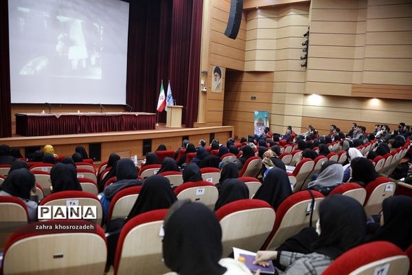 بازدید راهیان پیشرفت، فرهنگیان متوسطه آموزش و پرورش ناحیه 2 شهرری  ازشرکت پالایش نفت تهران