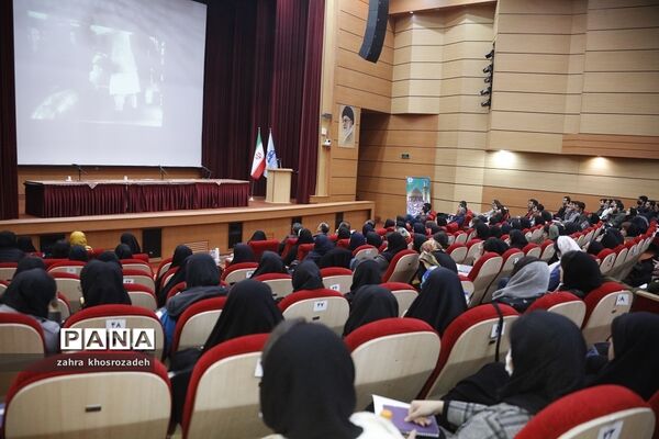 بازدید راهیان پیشرفت، فرهنگیان متوسطه آموزش و پرورش ناحیه 2 شهرری  ازشرکت پالایش نفت تهران