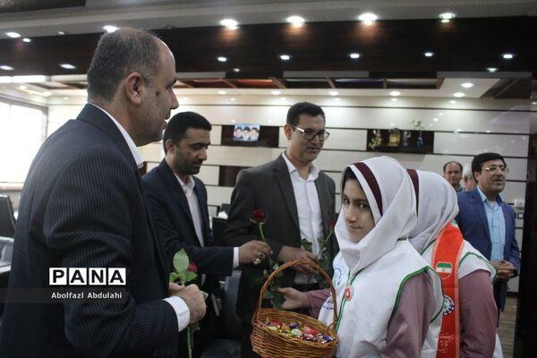گرامیداشت هفته تربیت اسلامی و روز امور تربیتی توسط دانش‌آموزان استان بوشهر