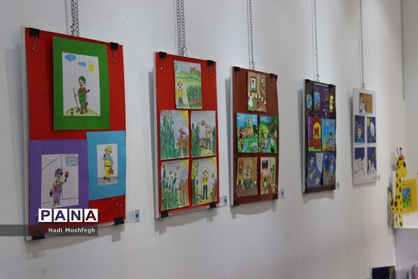 برپایی گالری نقاشی روزن عشق  در نگارخانه ایمان و اندیشه آموزش و پرورش استان فارس