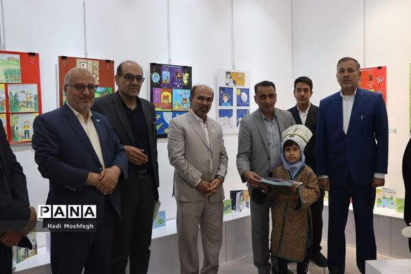 برپایی گالری نقاشی روزن عشق  در نگارخانه ایمان و اندیشه آموزش و پرورش استان فارس