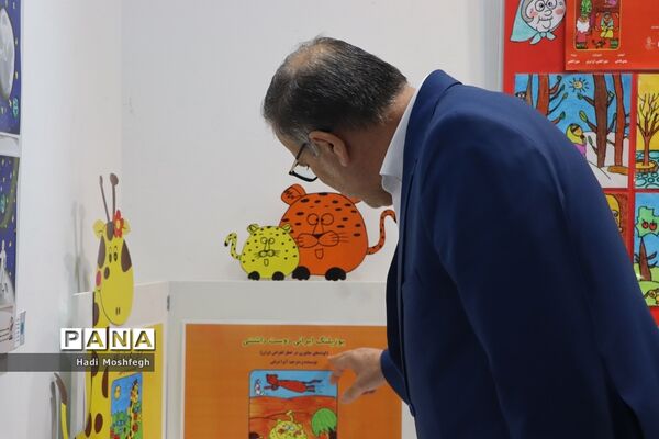 برپایی گالری نقاشی روزن عشق  در نگارخانه ایمان و اندیشه آموزش و پرورش استان فارس