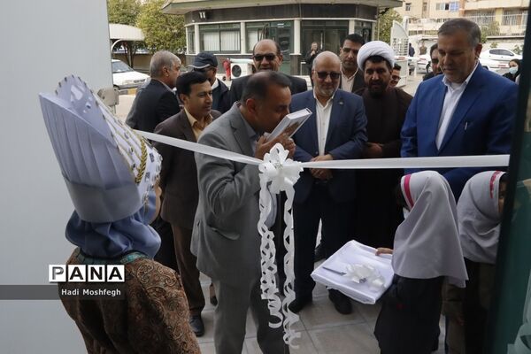 برپایی گالری نقاشی روزن عشق  در نگارخانه ایمان و اندیشه آموزش و پرورش استان فارس