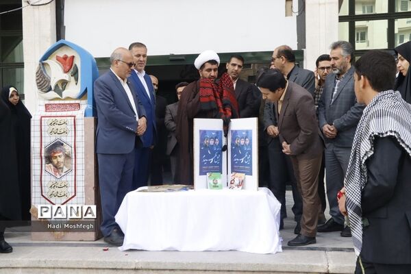 برپایی گالری نقاشی روزن عشق  در نگارخانه ایمان و اندیشه آموزش و پرورش استان فارس