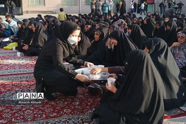 شوق حضور و خدمت به زائران پیاده امام مهربانی‌ها