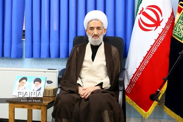 دیدار نیروهای مسلح و اعضای ستاد هفته دفاع مقدس با نماینده ولی فقیه