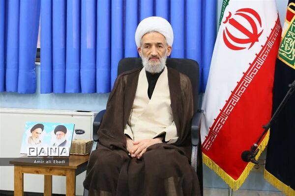 دیدار نیروهای مسلح و اعضای ستاد هفته دفاع مقدس با نماینده ولی فقیه