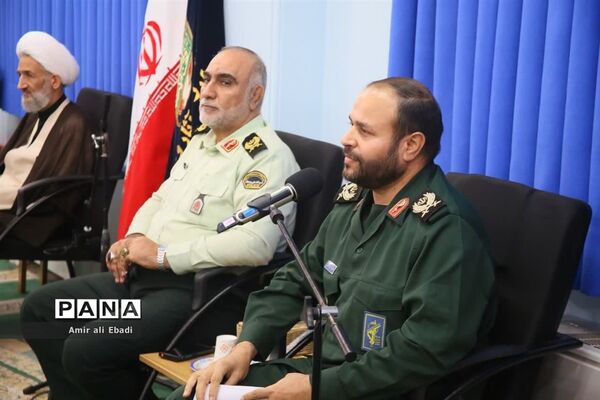 دیدار نیروهای مسلح و اعضای ستاد هفته دفاع مقدس با نماینده ولی فقیه