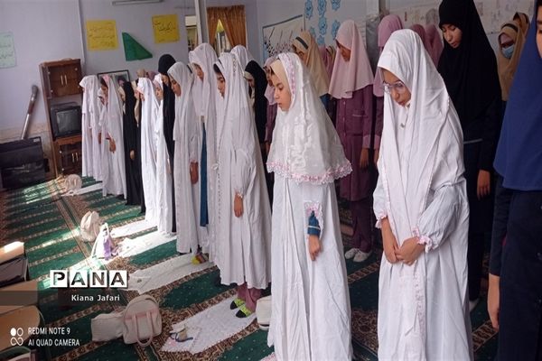 مراسم نواختن زنگ بازگشایی مدارس در دبستان سمیه  کاشمر