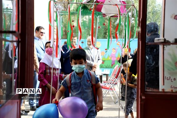 نواختن زنگ غنچه‌ها در کرمانشاه
