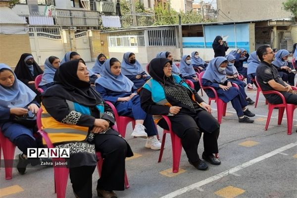 آیین بازگشایی نمادین مدارس منطقه ۱۳ تهران برای دانش‌آموزان ورودی پایه هفتم