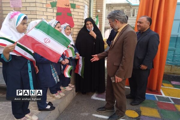 جشن شکوفه‌ها در دبستان فیروزه منطقه ۱۳