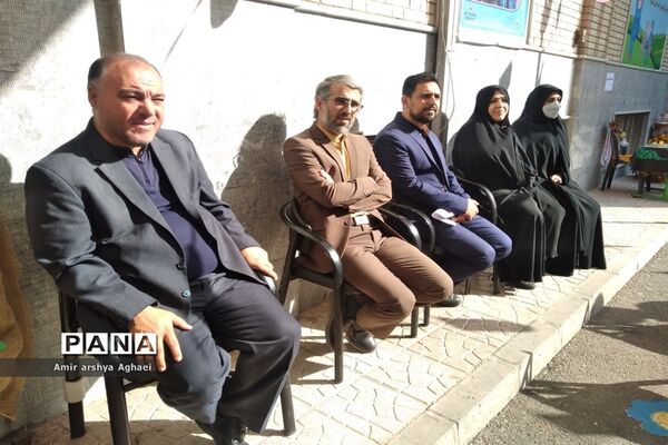 جشن شکوفه‌ها در دبستان فیروزه منطقه ۱۳